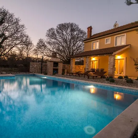 Eine Luxurioese Maslina Mit Pool Und Grill By Interhome 度假居 *