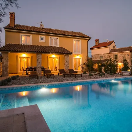 Vikendica Eine Luxurioese Maslina Mit Pool Und Grill By Interhome