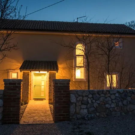 Eine Luxurioese Maslina Mit Pool Und Grill By Interhome 度假居
