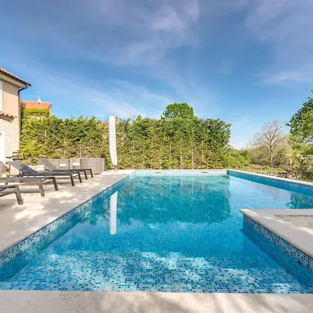 Eine Luxurioese Maslina Mit Pool Und Grill By Interhome
