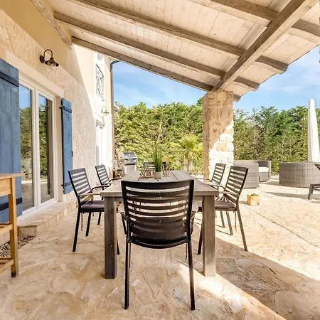 Eine Luxurioese Maslina Mit Pool Und Grill By Interhome