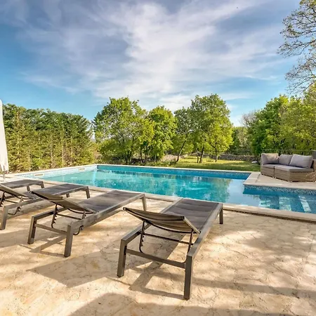 度假居 Eine Luxurioese Maslina Mit Pool Und Grill By Interhome *