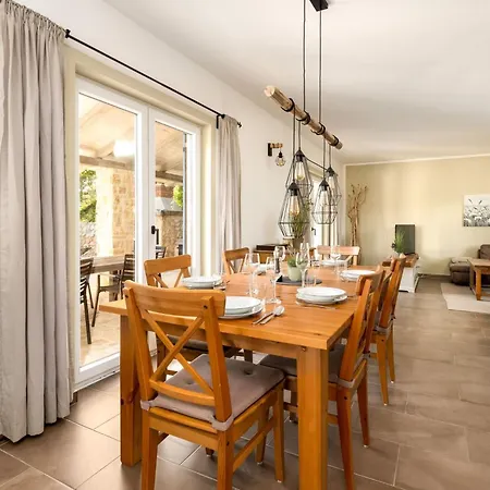 Eine Luxurioese Maslina Mit Pool Und Grill By Interhome 度假居 *