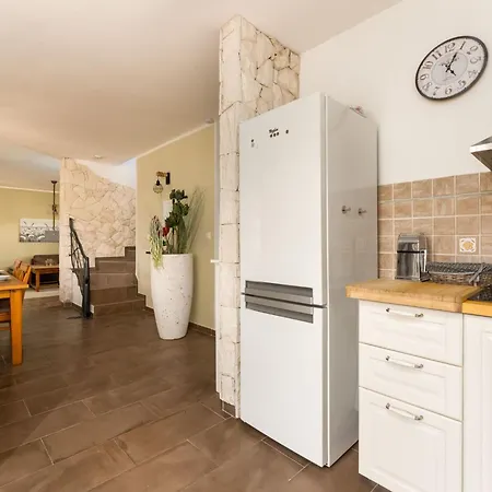 Eine Luxurioese Maslina Mit Pool Und Grill By Interhome 度假居 Garica
