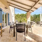 Eine Luxurioese Maslina Mit Pool Und Grill By Interhome