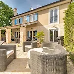 Eine Luxurioese Maslina Mit Pool Und Grill By Interhome Ferienhaus