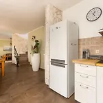 Eine Luxurioese Maslina Mit Pool Und Grill By Interhome Ferienhaus Garica