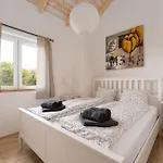 Ferienhaus Eine Luxurioese Maslina Mit Pool Und Grill By Interhome