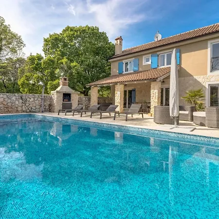 Eine Luxurioese Maslina Mit Pool Und Grill By Interhome Casa de Férias