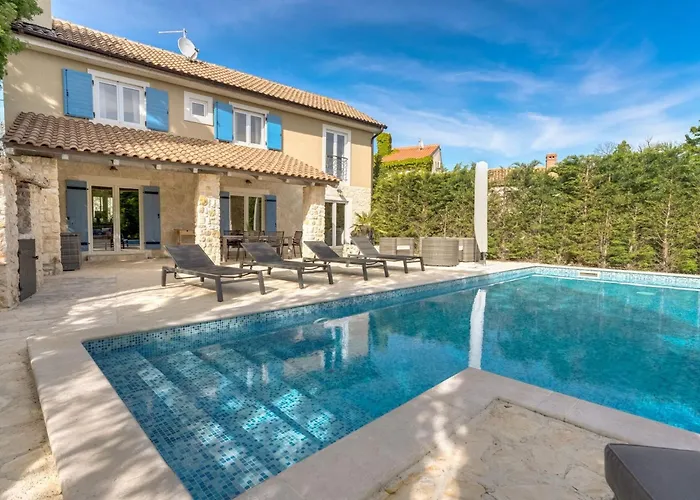 Hébergement de vacances Eine Luxurioese Maslina Mit Pool Und Grill By Interhome