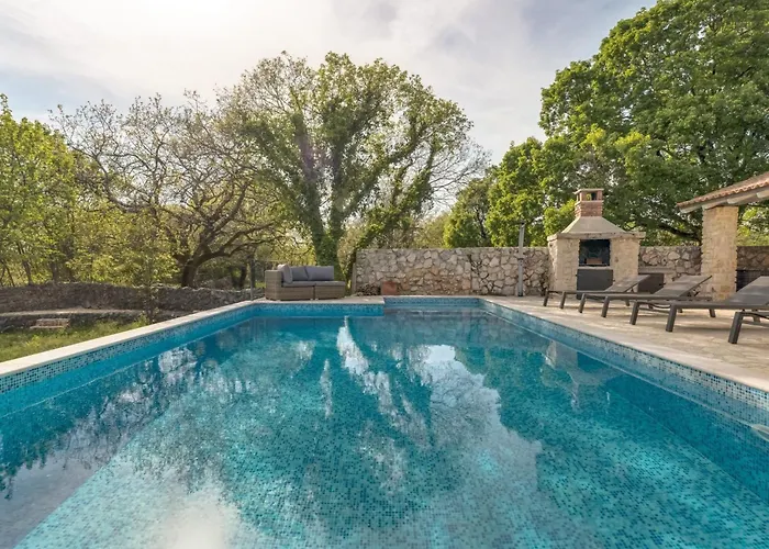 Casa de Férias Eine Luxurioese Maslina Mit Pool Und Grill By Interhome