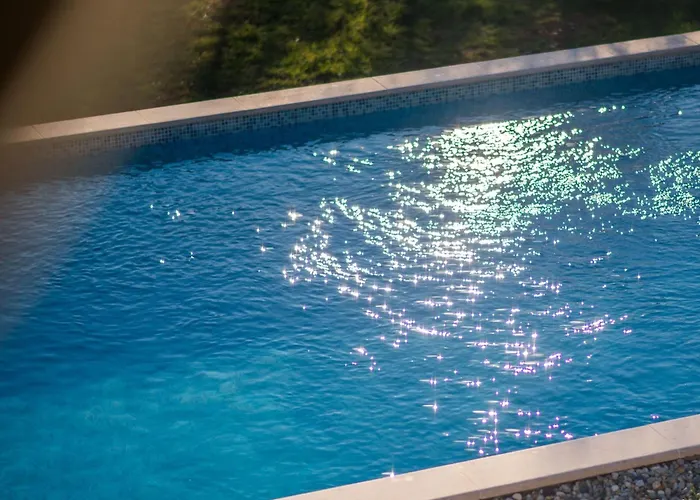 Eine Luxurioese Maslina Mit Pool Und Grill By Interhome Hébergement de vacances