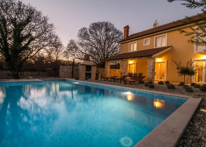 Eine Luxurioese Maslina Mit Pool Und Grill By Interhome Hébergement de vacances *