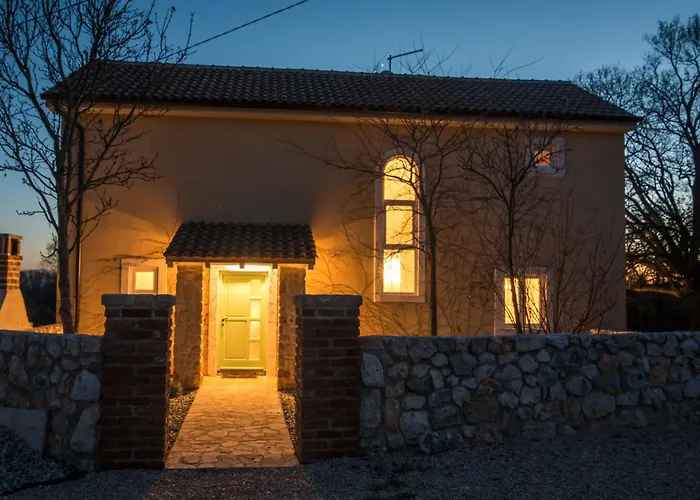 Eine Luxurioese Maslina Mit Pool Und Grill By Interhome Casa de Férias