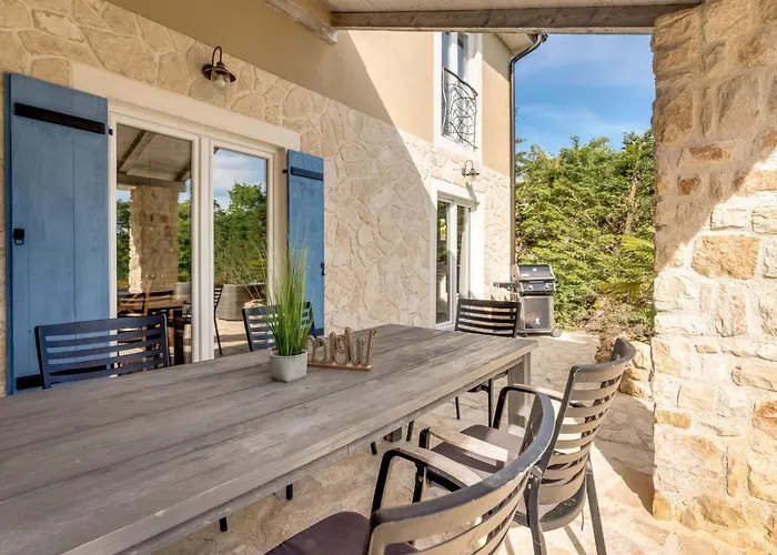 Casa de Férias Eine Luxurioese Maslina Mit Pool Und Grill By Interhome *