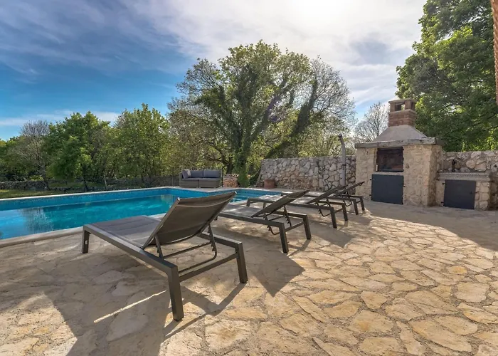 Eine Luxurioese Maslina Mit Pool Und Grill By Interhome Hébergement de vacances Garica