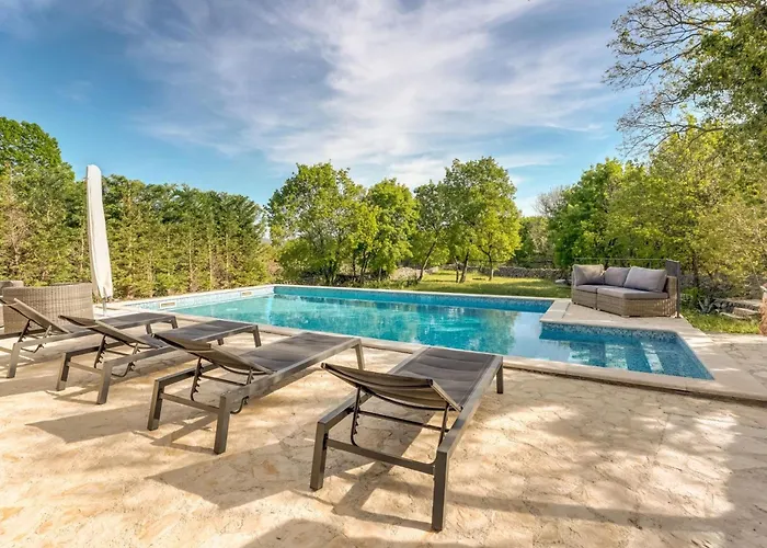 Casa de Férias Eine Luxurioese Maslina Mit Pool Und Grill By Interhome *