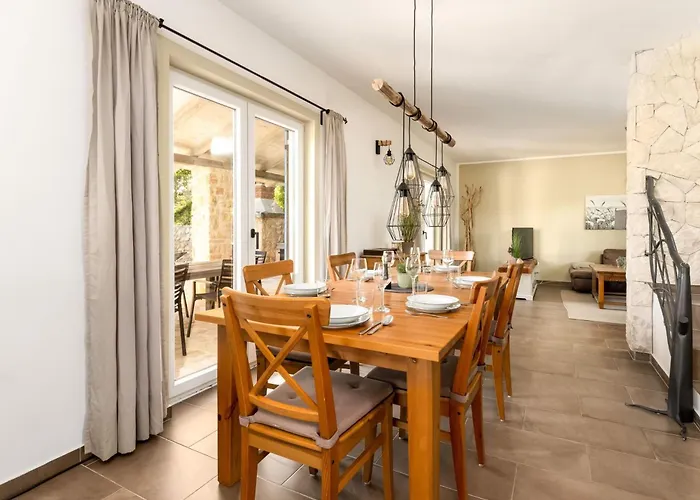 Eine Luxurioese Maslina Mit Pool Und Grill By Interhome Casa de Férias *