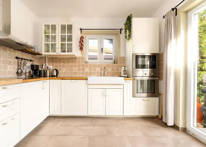 Eine Luxurioese Maslina Mit Pool Und Grill By Interhome