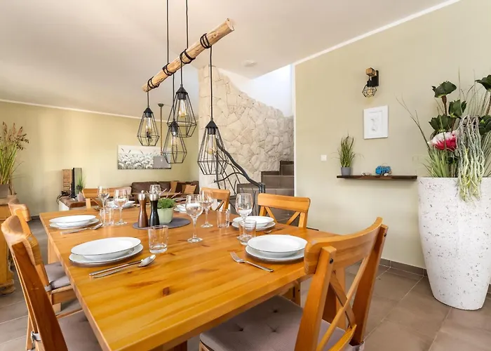 Eine Luxurioese Maslina Mit Pool Und Grill By Interhome * Garica