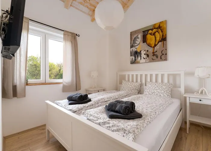 Casa de Férias Eine Luxurioese Maslina Mit Pool Und Grill By Interhome