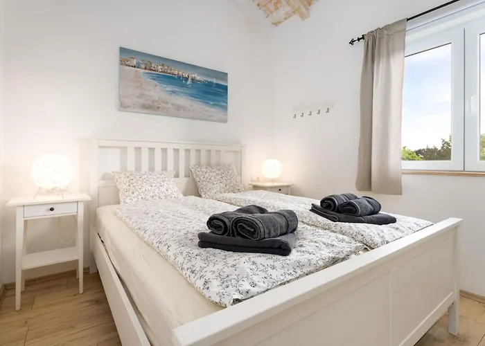 Casa de Férias Eine Luxurioese Maslina Mit Pool Und Grill By Interhome Garica