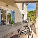 Hébergement de vacances Eine Luxurioese Maslina Mit Pool Und Grill By Interhome *
