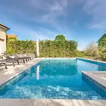 Eine Luxurioese Maslina Mit Pool Und Grill By Interhome