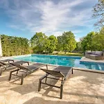 Hébergement de vacances Eine Luxurioese Maslina Mit Pool Und Grill By Interhome *