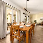 Eine Luxurioese Maslina Mit Pool Und Grill By Interhome Hébergement de vacances *