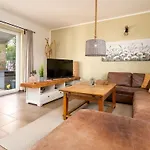 Eine Luxurioese Maslina Mit Pool Und Grill By Interhome Hébergement de vacances Garica
